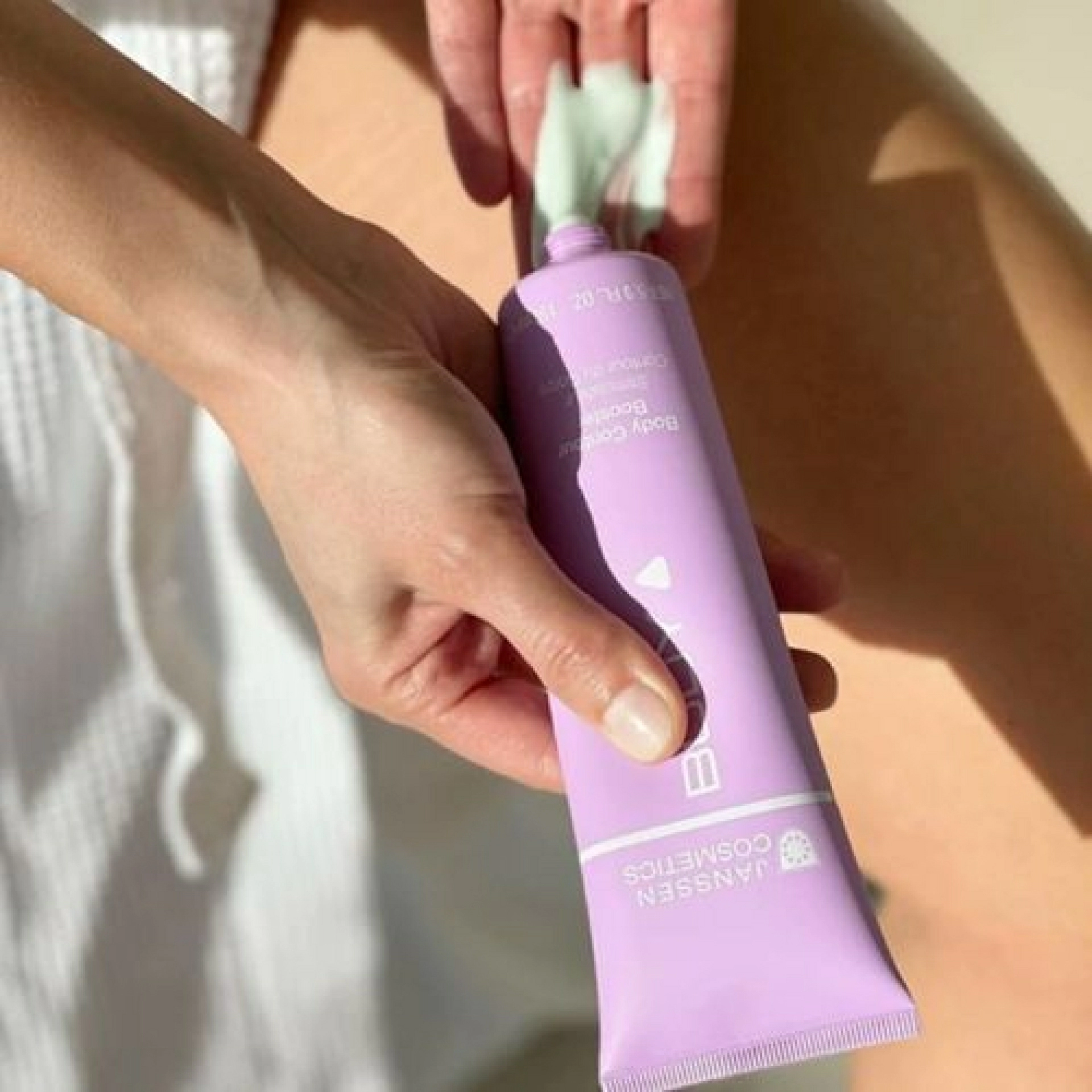 Body Contour Booster | Gel Termoactivo Anticelulítico y Adelgazante 150 ml - Cuerpo - Janssen Cosmetics ®