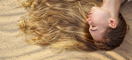 Cómo reparar el cabello dañado después del verano