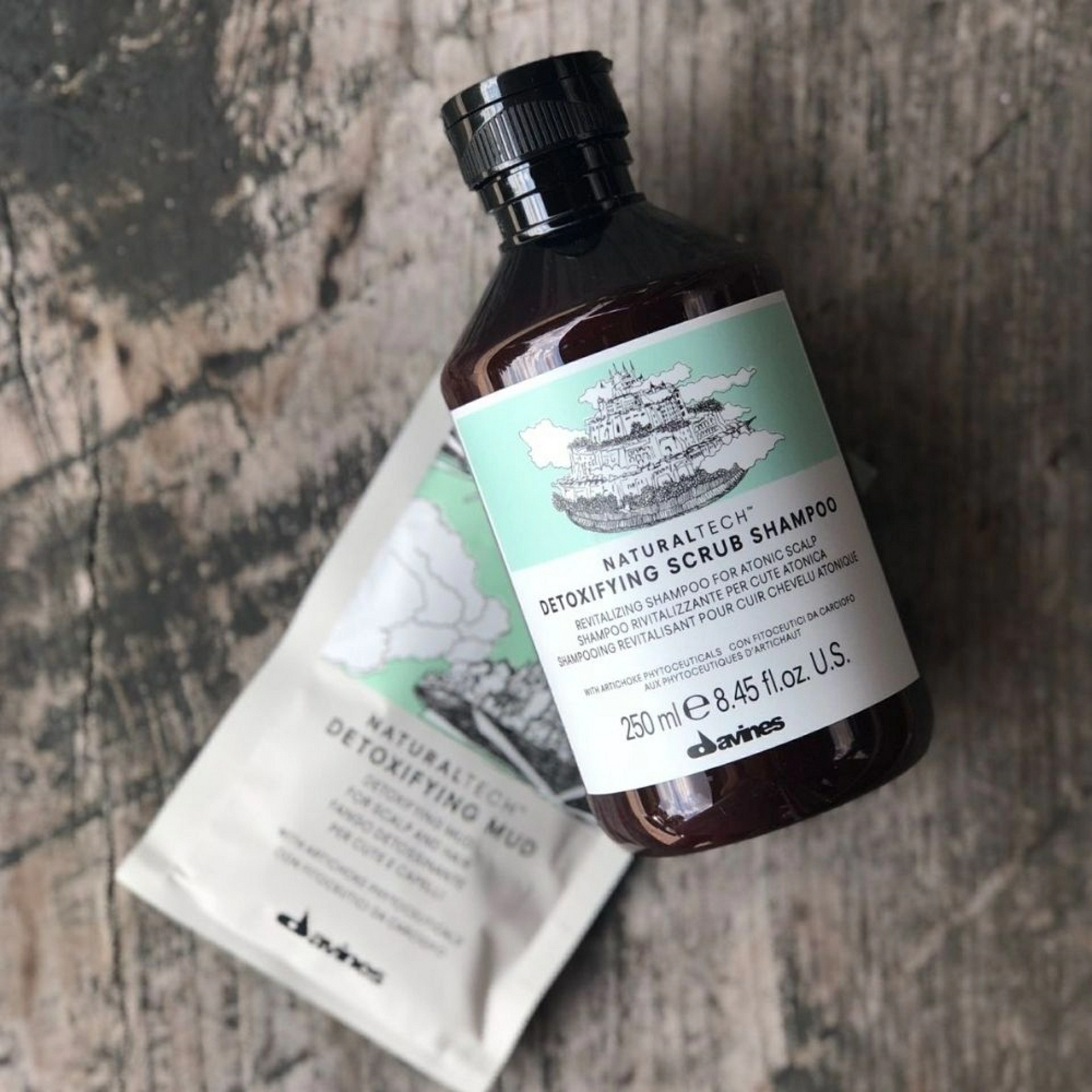 DETOXIFYING SCRUB SHAMPOO | Champú desintoxicante - Naturaltech - Davines ®