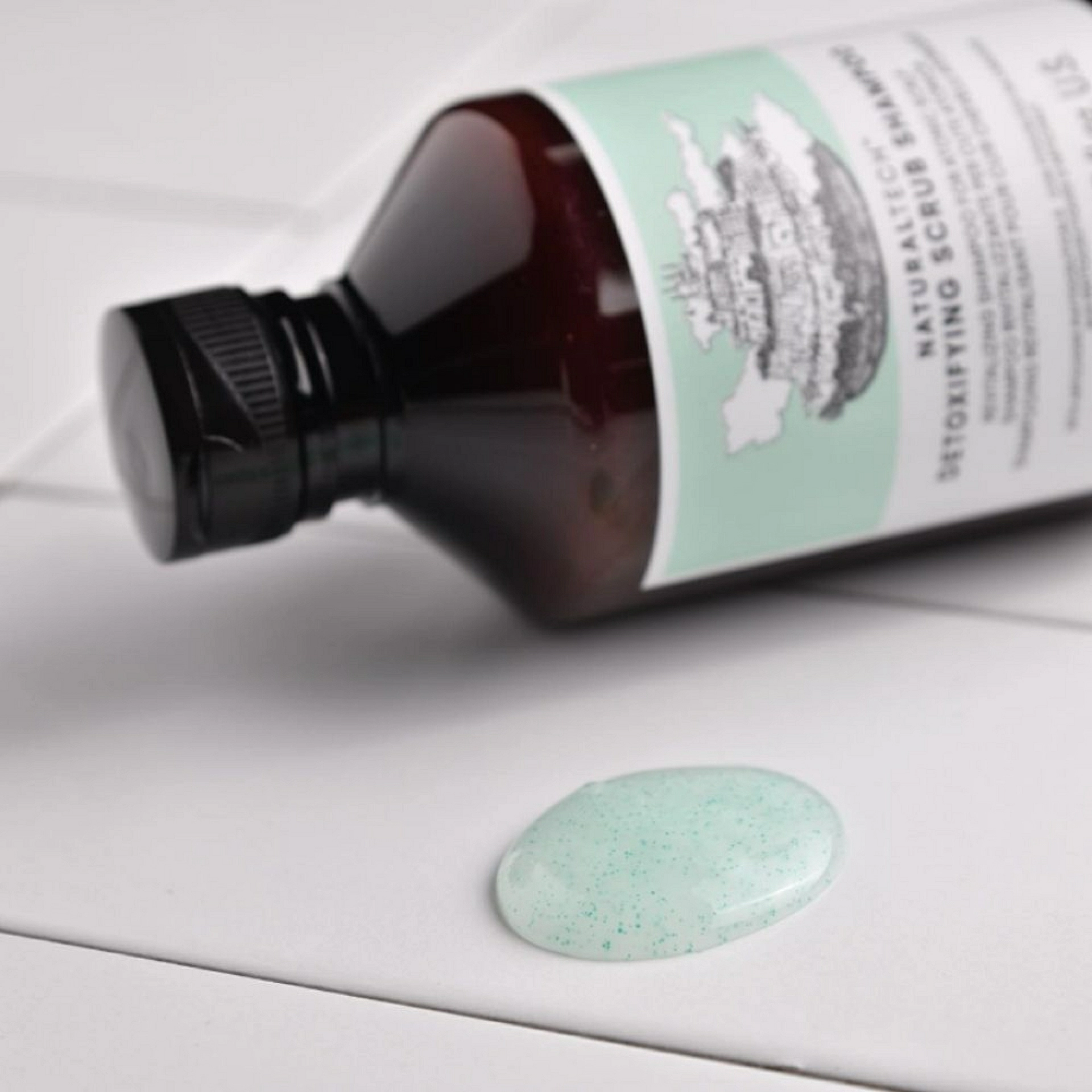 DETOXIFYING SCRUB SHAMPOO | Champú desintoxicante - Naturaltech - Davines ®