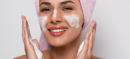 Doble limpieza facial: qué es, cómo se hace y productos que necesitas