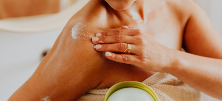 Flacidez en brazos: cremas reafirmantes que realmente funcionan