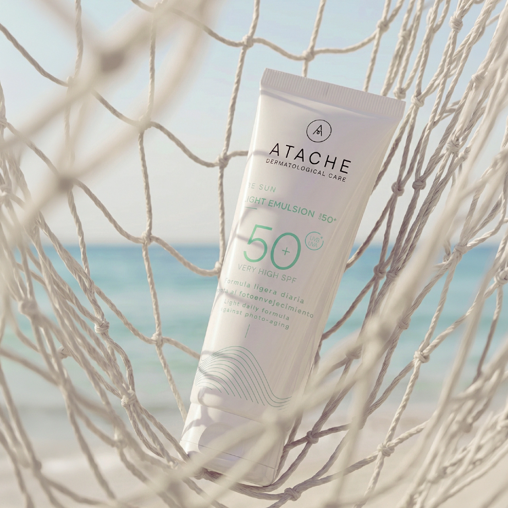 Light Emulsion SPF50+ | Emulsión solar facial suave 75ml - Be Sun - Atache ®