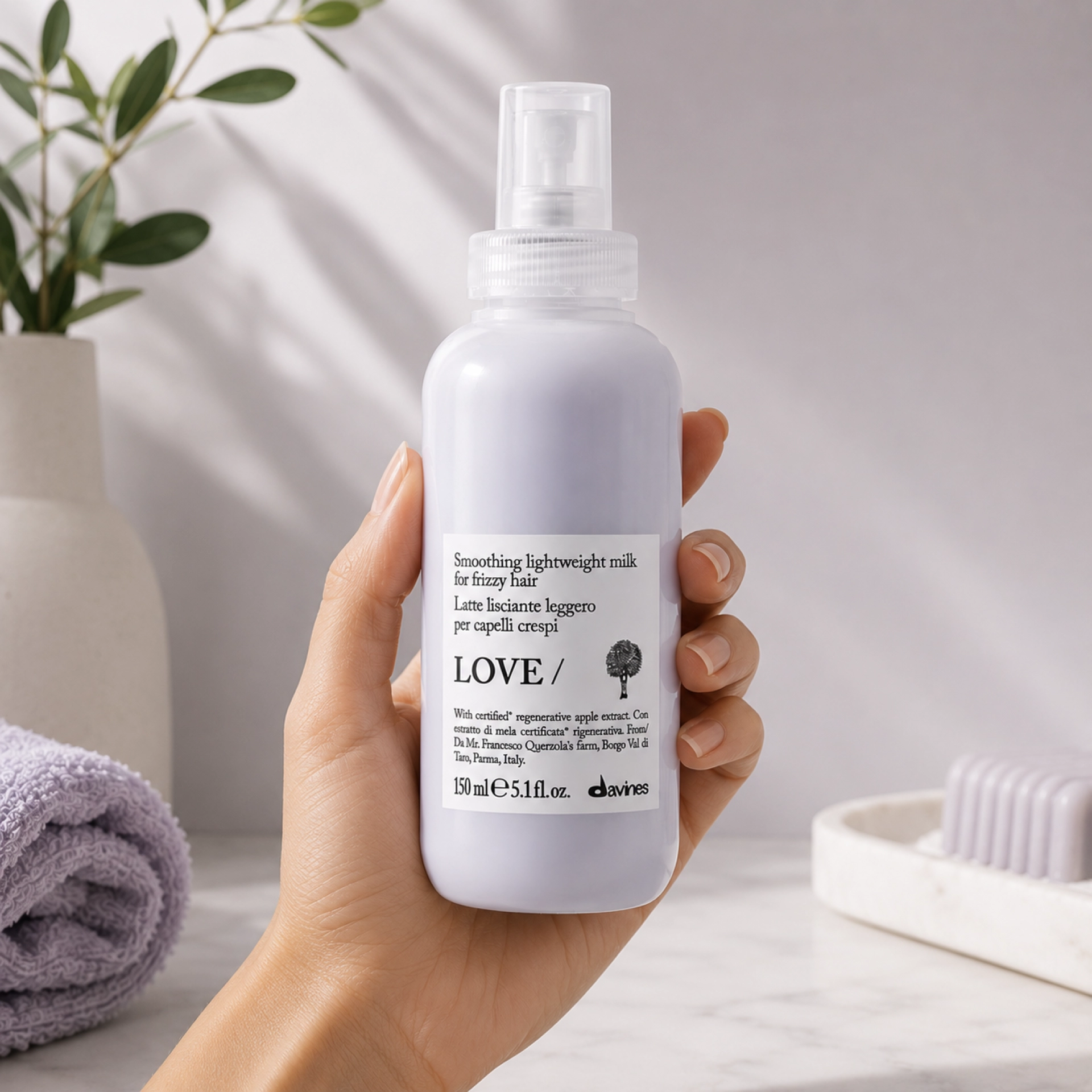 LOVE SMOOTHING / Lightweight Milk | Leche Capilar Ligera Antiencrespamiento 150 ml – Essential Haircare – Davines ®