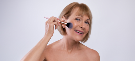 Maquillaje para piel madura: cómo conseguir un acabado natural, luminoso y favorecedor