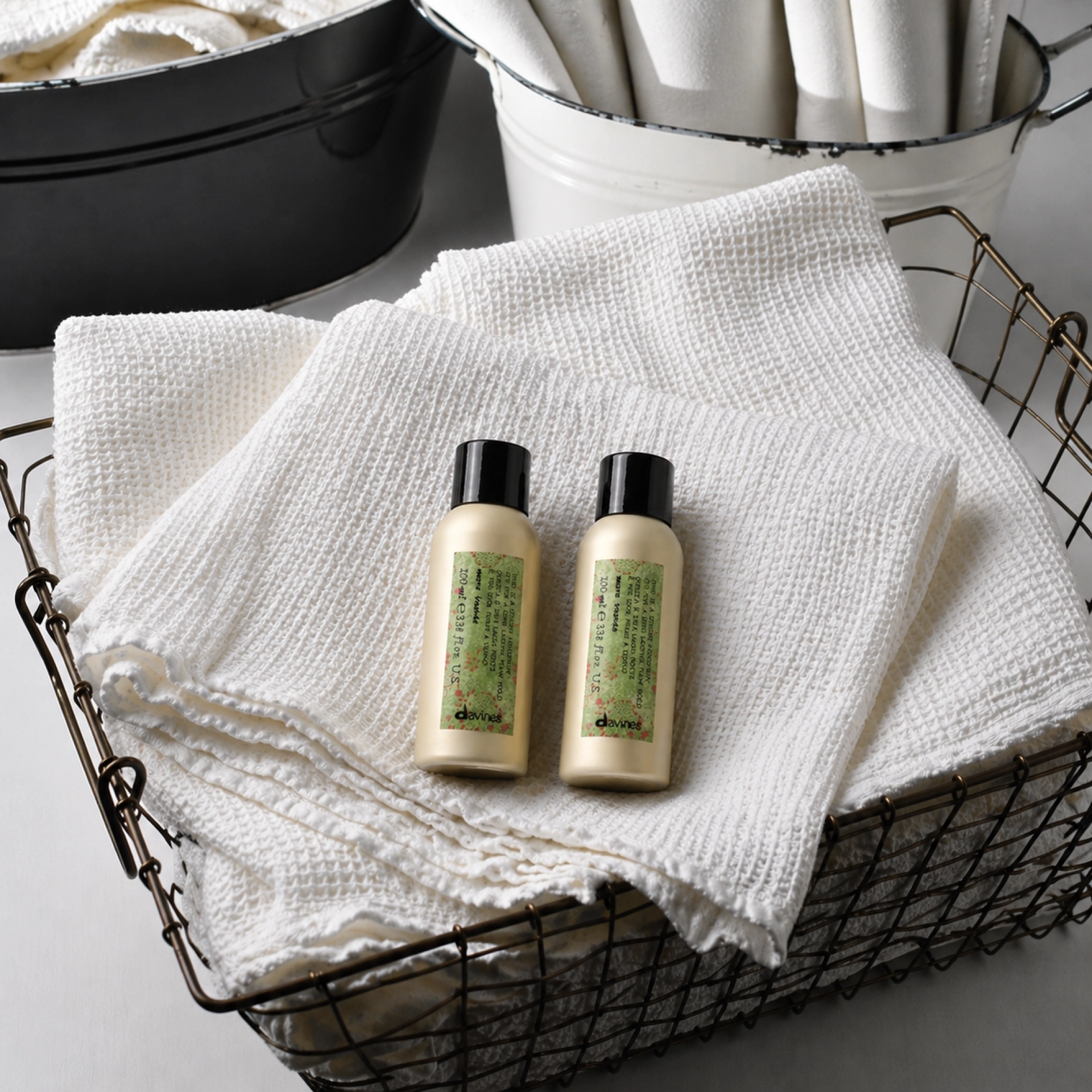 MI Strong Hold Hair-Spray | Laca de larga duración - More Inside - Davines ®