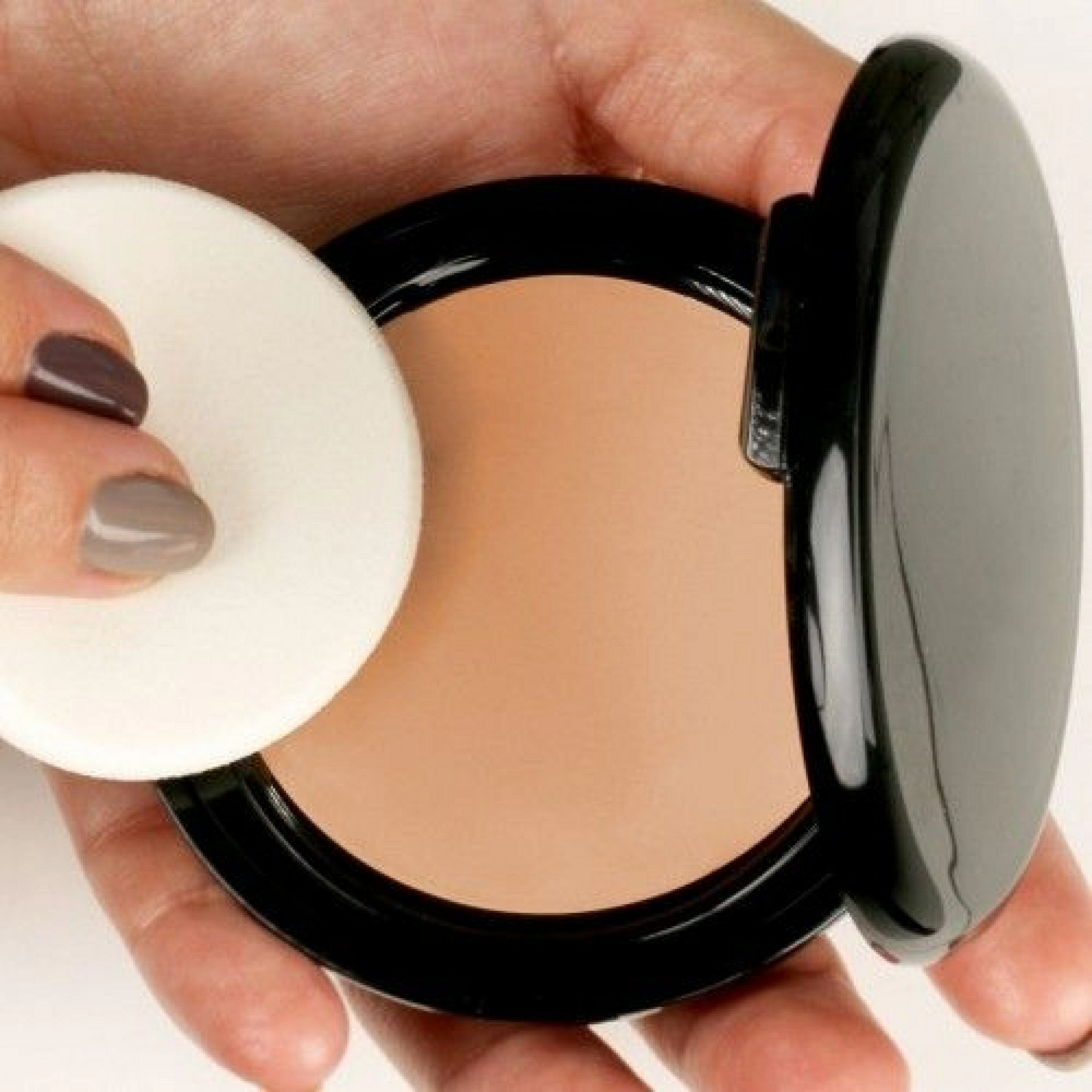 Mineral Genomic Compact Colour | Base de maquillaje compacta mineral SPF50+  – Mineral Genomic – Bocaré Tech Genomic ®