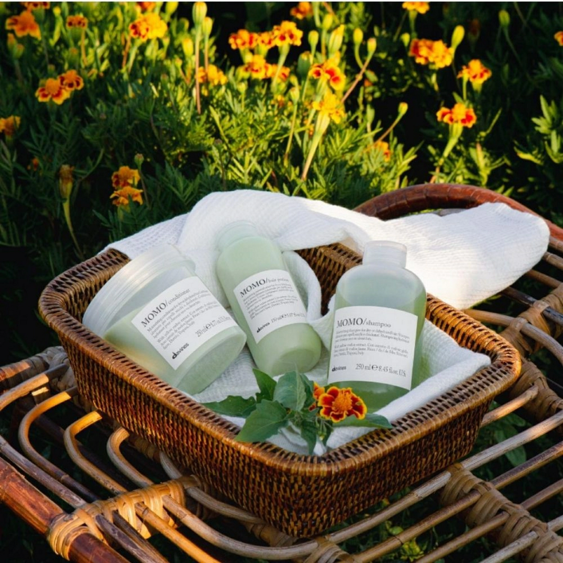 MOMO / Shampoo | Champú hidratante - Essential Haircare - Davines ®