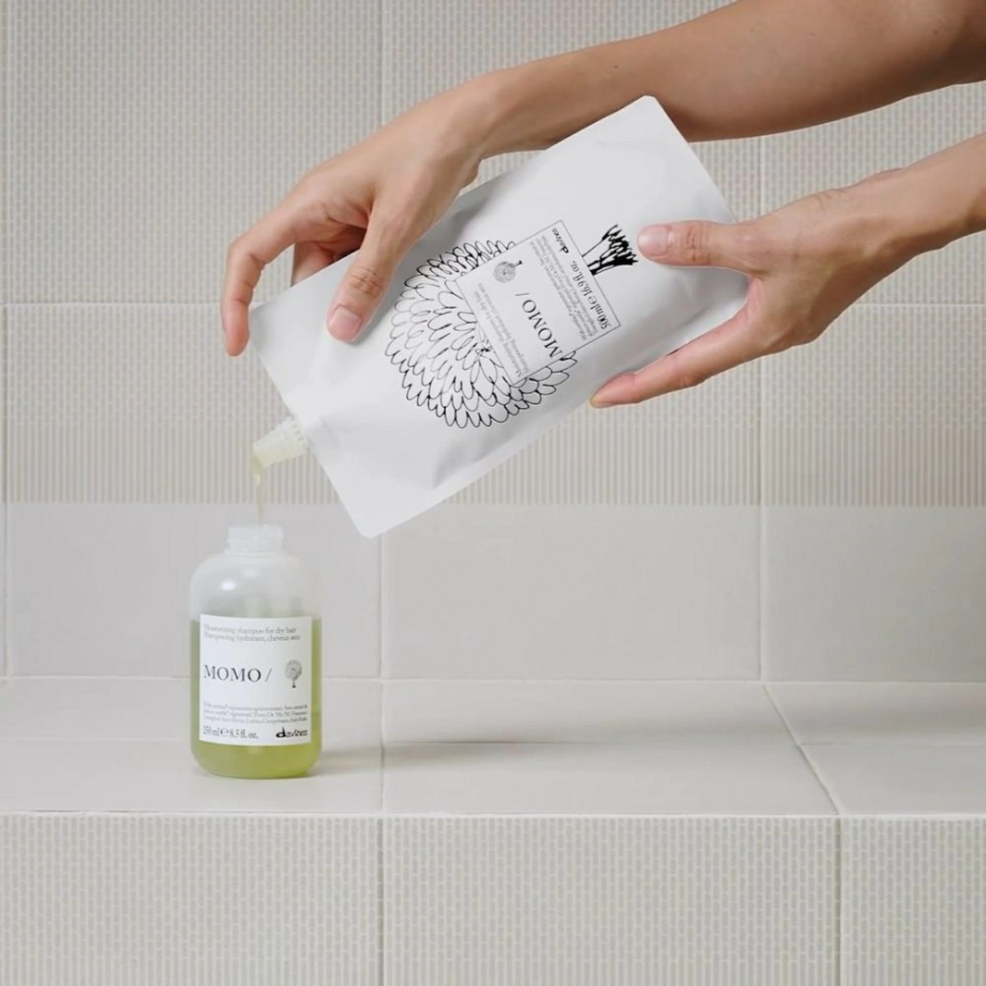 MOMO / Shampoo | Champú hidratante - Essential Haircare - Davines ®