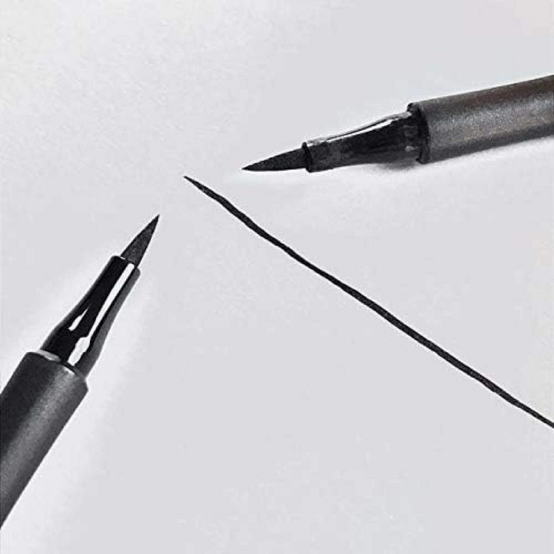 Perfect eye liner | Delineador de ojos en rotulador 1 ml - Jorge de la Garza ®