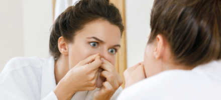 Puntos negros en la cara: causas, tratamiento y cómo eliminarlos eficazmente