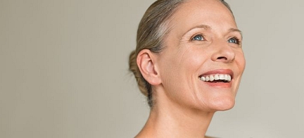 Rutina facial de verano para piel madura: guía completa