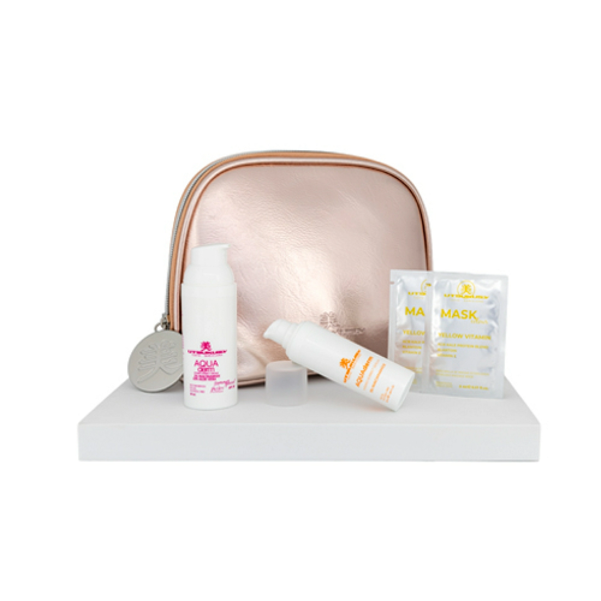 Set Navidad 2025 Aqua Derm | Crema Aqua Derm 50ml + Serum Aqua Derm 30ml + 2 Mascarillas Yellow Vitamin + Neceser de Regalo - Utsukusy ®