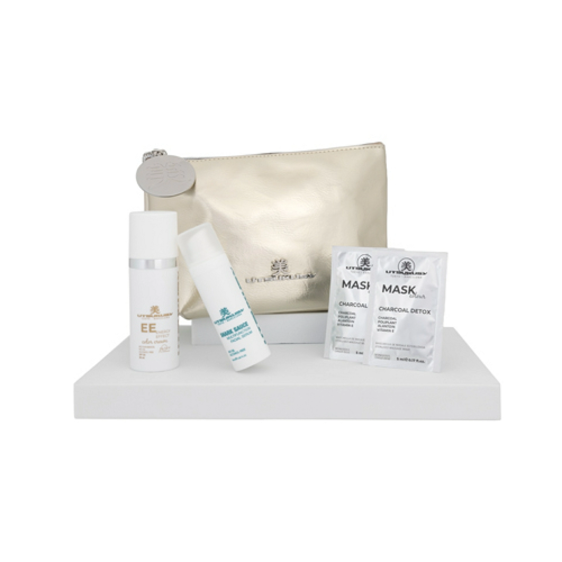 Set Navidad 2025 Shark Sauce - Crema con Color | Shark Sauce 30 ml + Crema Color 50 ml SPF 50 + 2 Mascarillas Charcoal Detox + Neceser de Regalo - Utsukusy ®