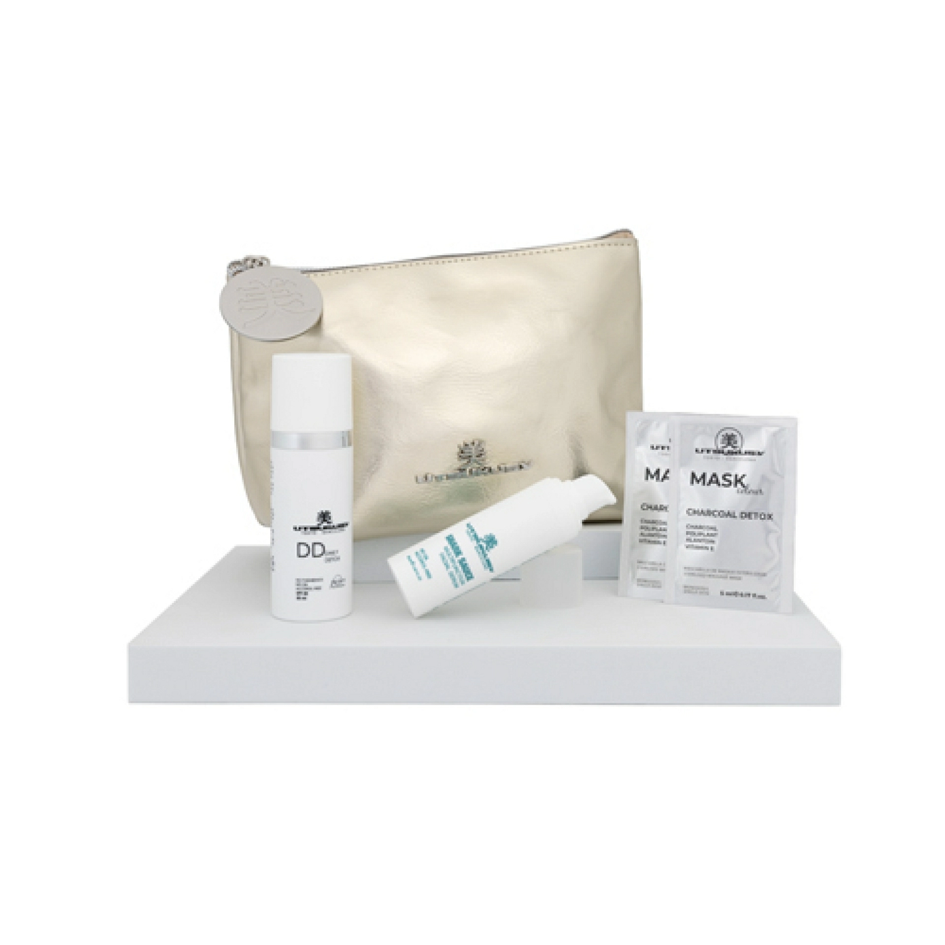 Set Navidad 2025 Shark Sauce - Crema con Color | Shark Sauce 30 ml + Crema Color 50 ml SPF 50 + 2 Mascarillas Charcoal Detox + Neceser de Regalo - Utsukusy ®