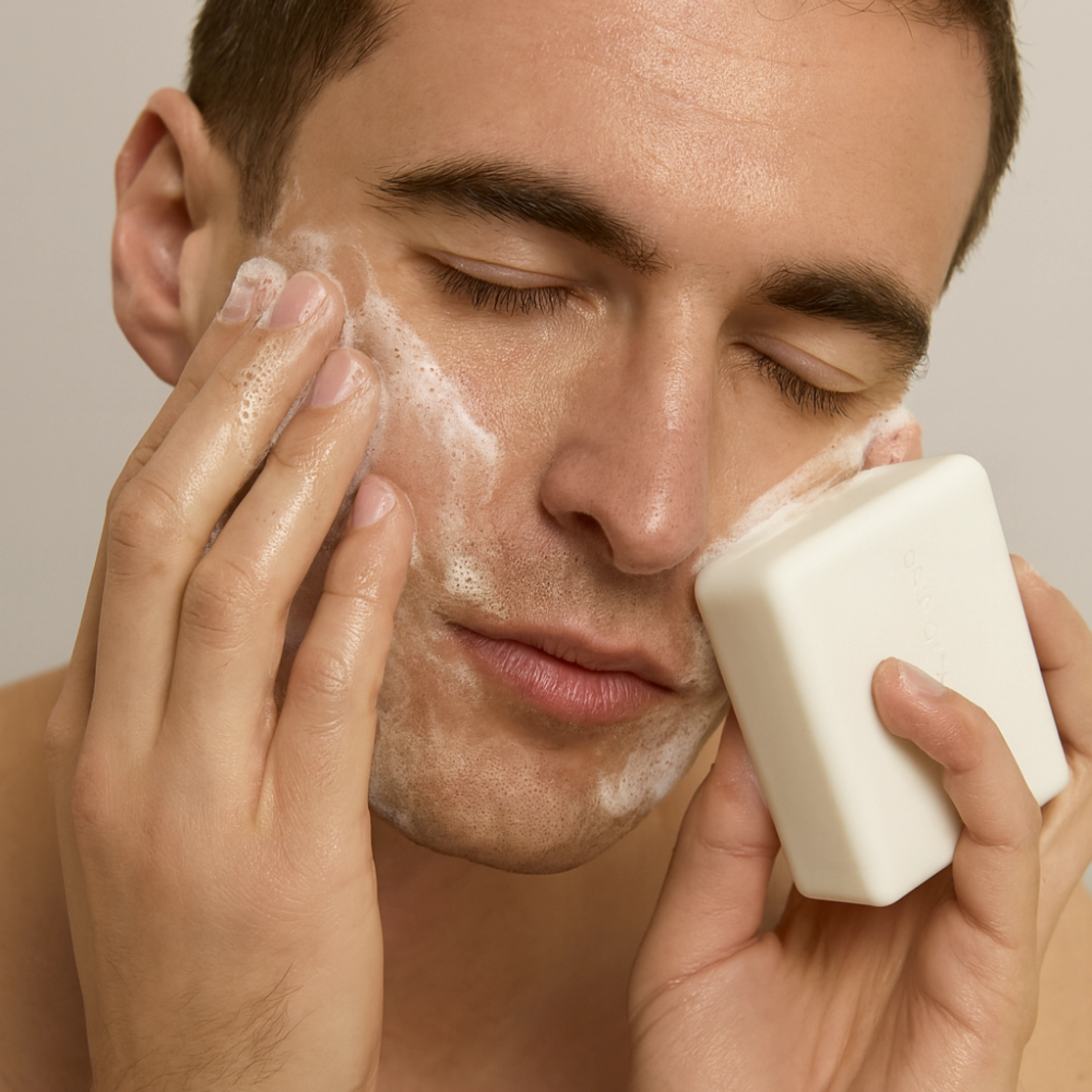 Soap Bar | Jabón de cara y manos 100g - The Basics - Bruno Vassari ®